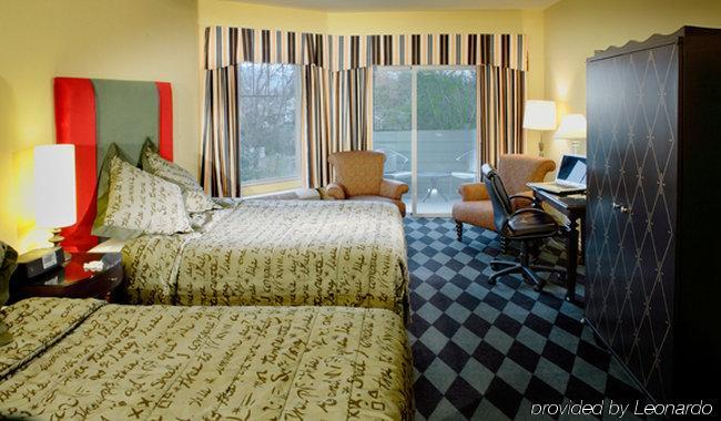 Plaza Inn & Suites At Ashland Creek Стая снимка