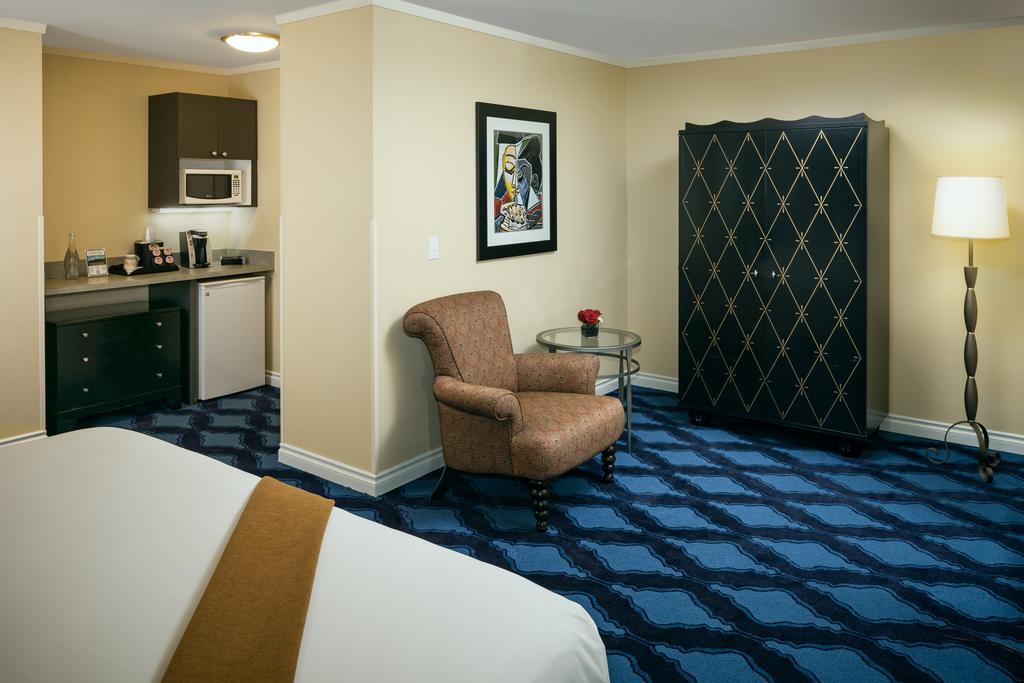 Plaza Inn & Suites At Ashland Creek Екстериор снимка
